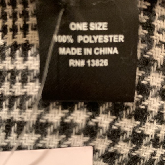 Women's Marcus Adler New York Plaid Poncho with Fringe Detail - Picture 9 of 9